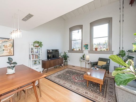5th image of 223 E Ann St APT 9
