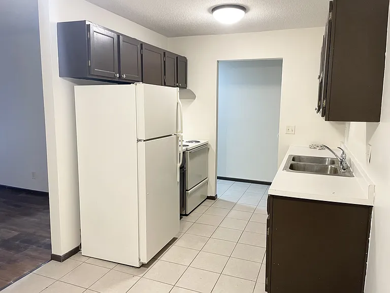 Pinecrest Apartments — Photo 6