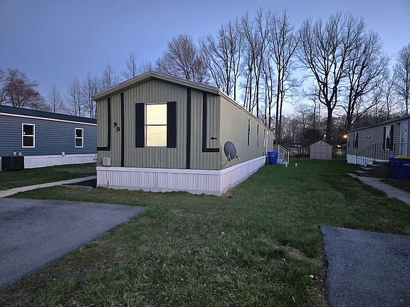 4th image of 99 Pine Cone Dr
