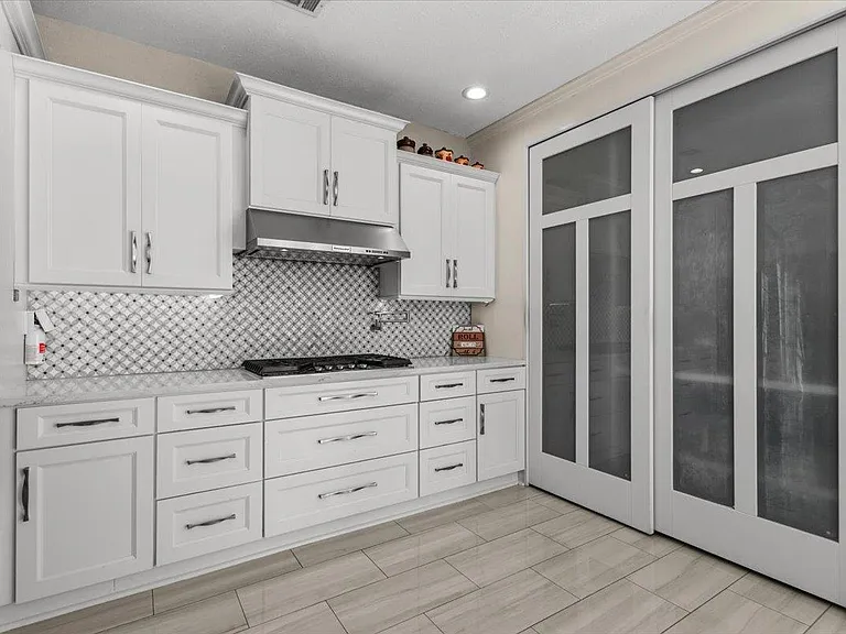 8503 Delavan Ave — Photo 16