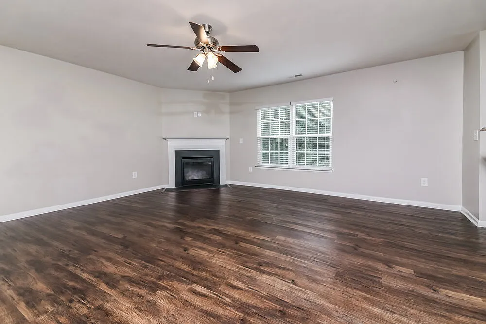 4 bed, 2.5 bath, 2832 sqft, $2,135 — Photo 4