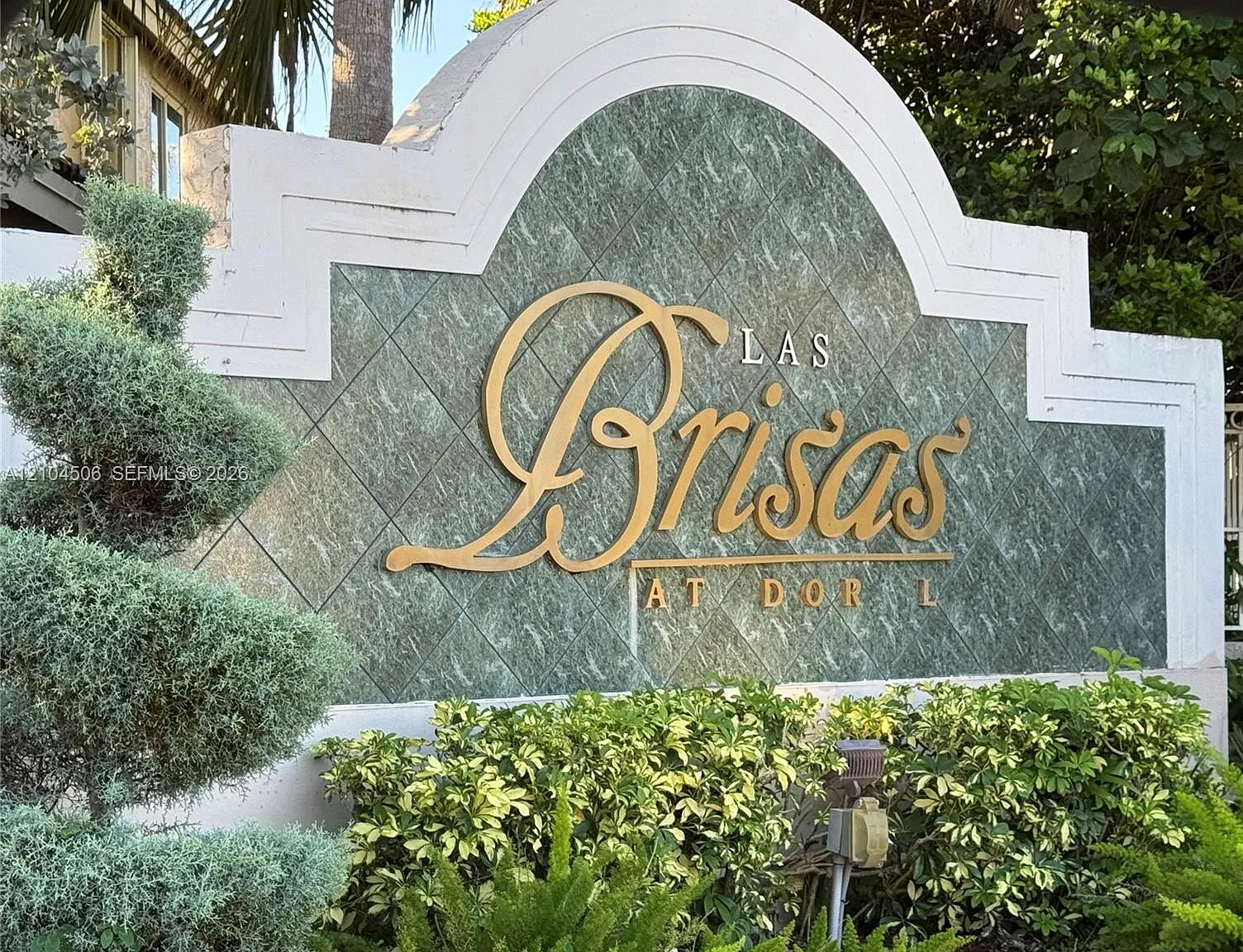Las Brisas At Doral Condo — Photo 1