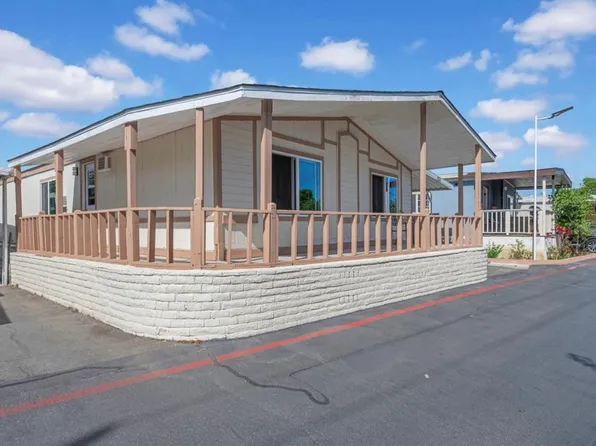 205 Duchess Ln, Santa Ana, CA 92704
