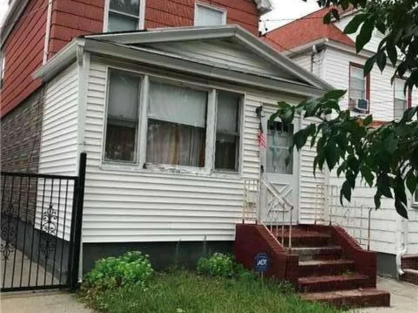 8847 202nd St, Hollis, NY 11423