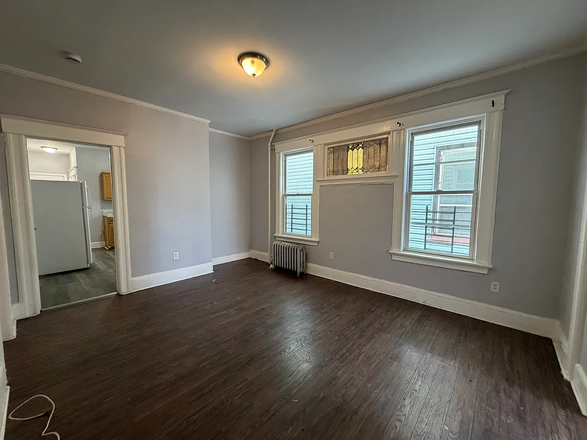 Building Photo - 67 Graham Ave #2