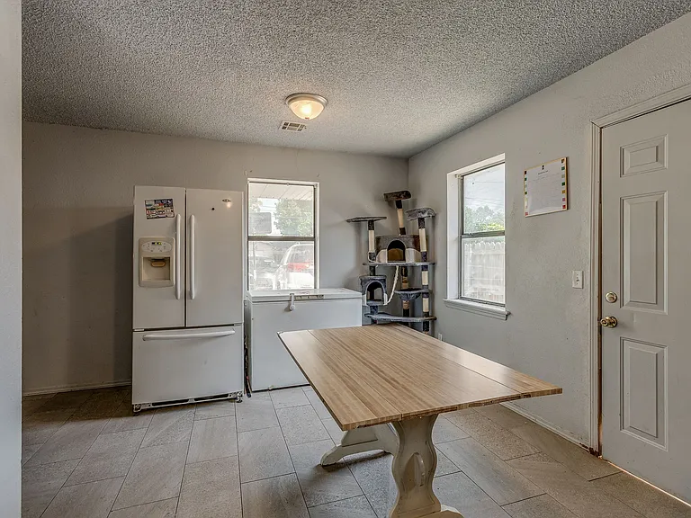 218 S 3rd Ave — Photo 10