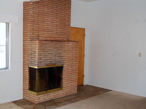 3rd image of 838 Greenwood Dr