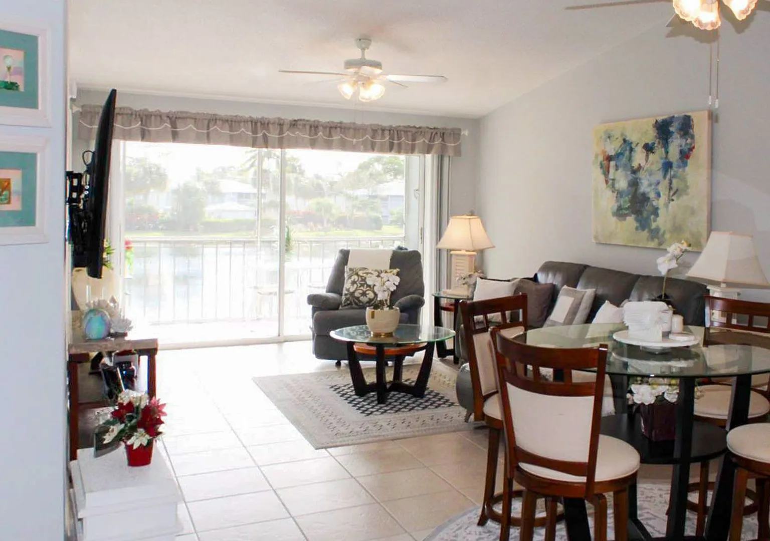 Berkshire Lakes New Remodeled Master Bath Stunning Lake/Bridge View End Unit — Photo 4