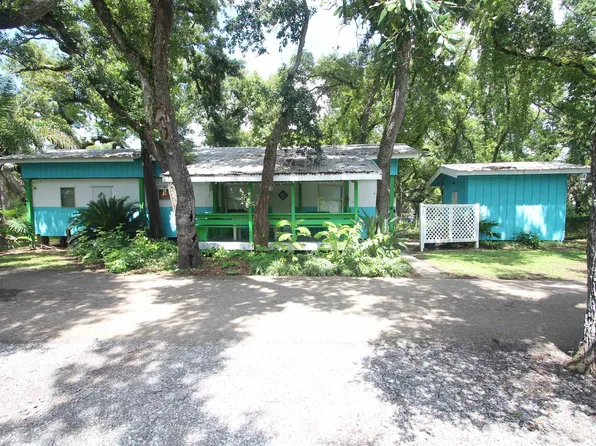 176 Hector Ln, Grand Isle, LA 70358