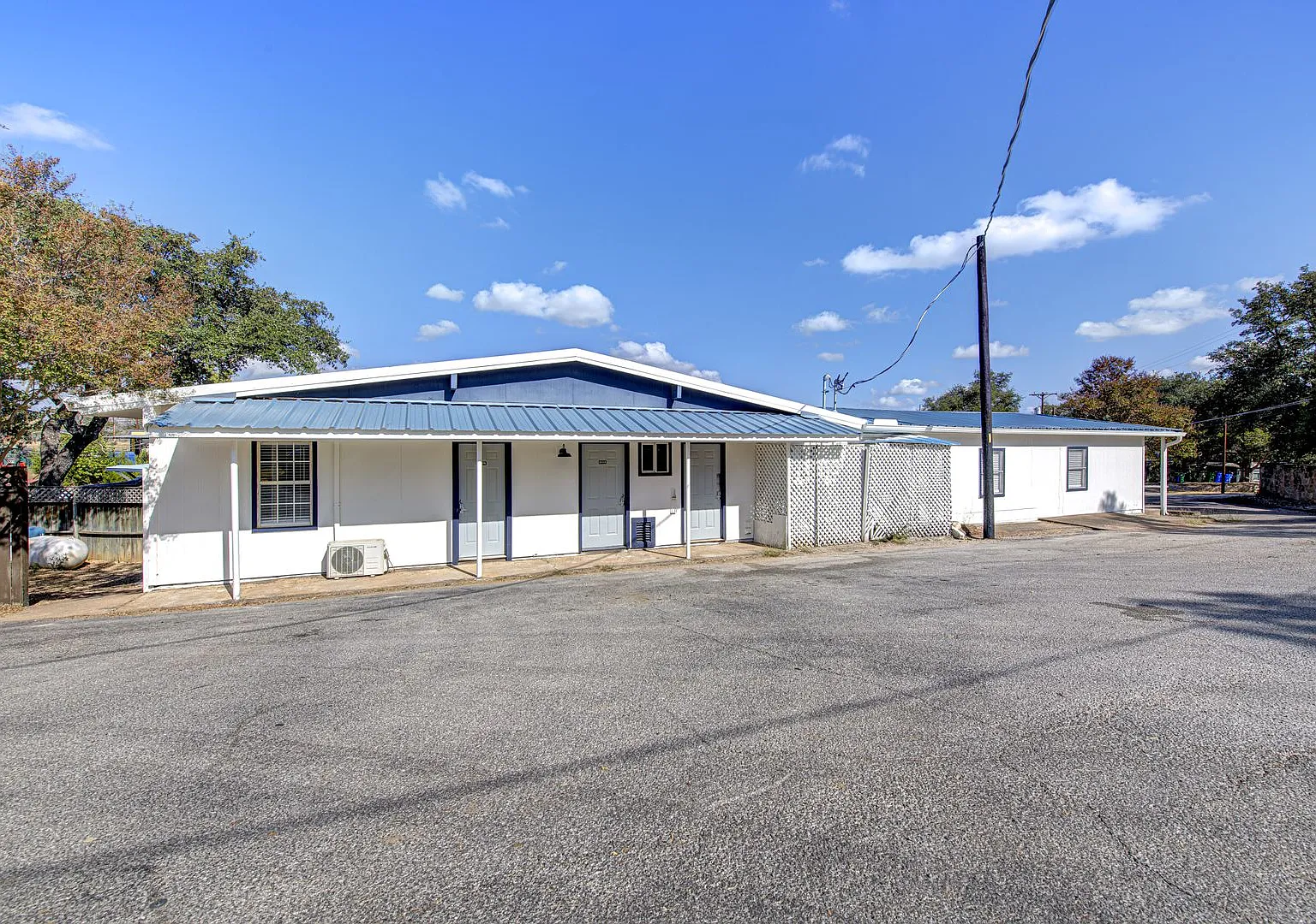 705 Sunrise Ave — Photo 3