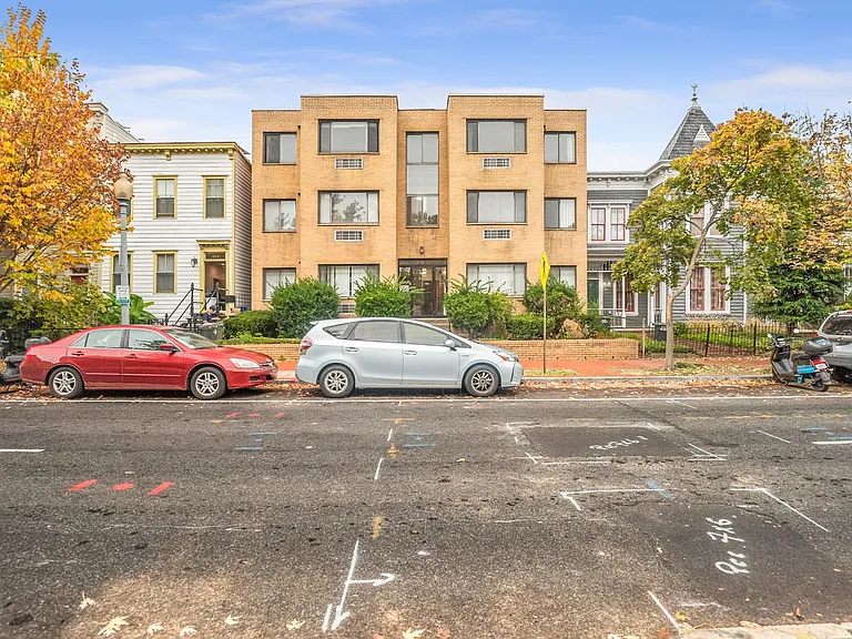 408 Independence Ave SE #204 — Photo 1