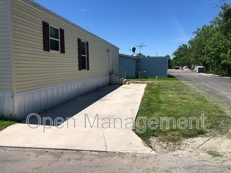 2700 Brookpark Rd #20 — Photo 2