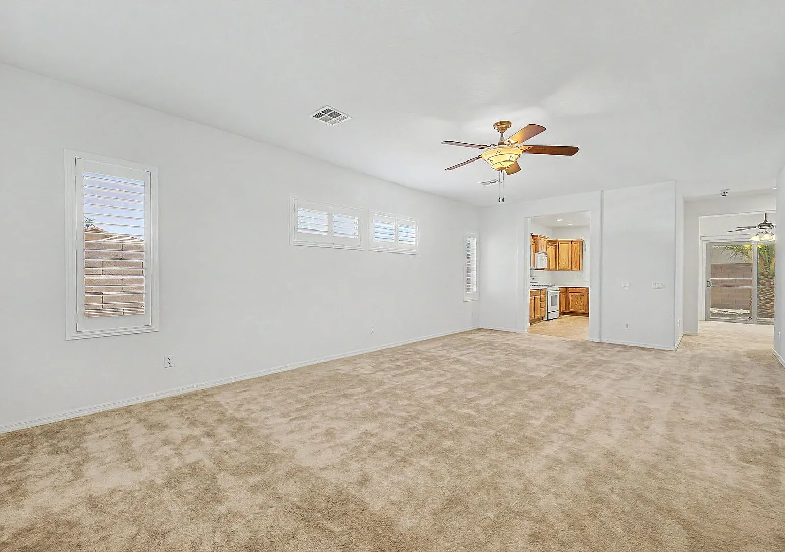 Single story in guard gated Stallion Mountain — Photo 4