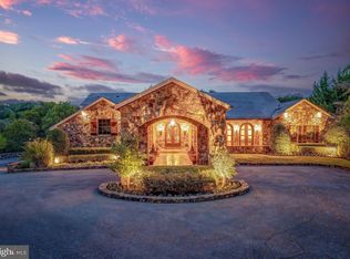 2 Piney Meetinghouse Ct, Potomac, MD 20854