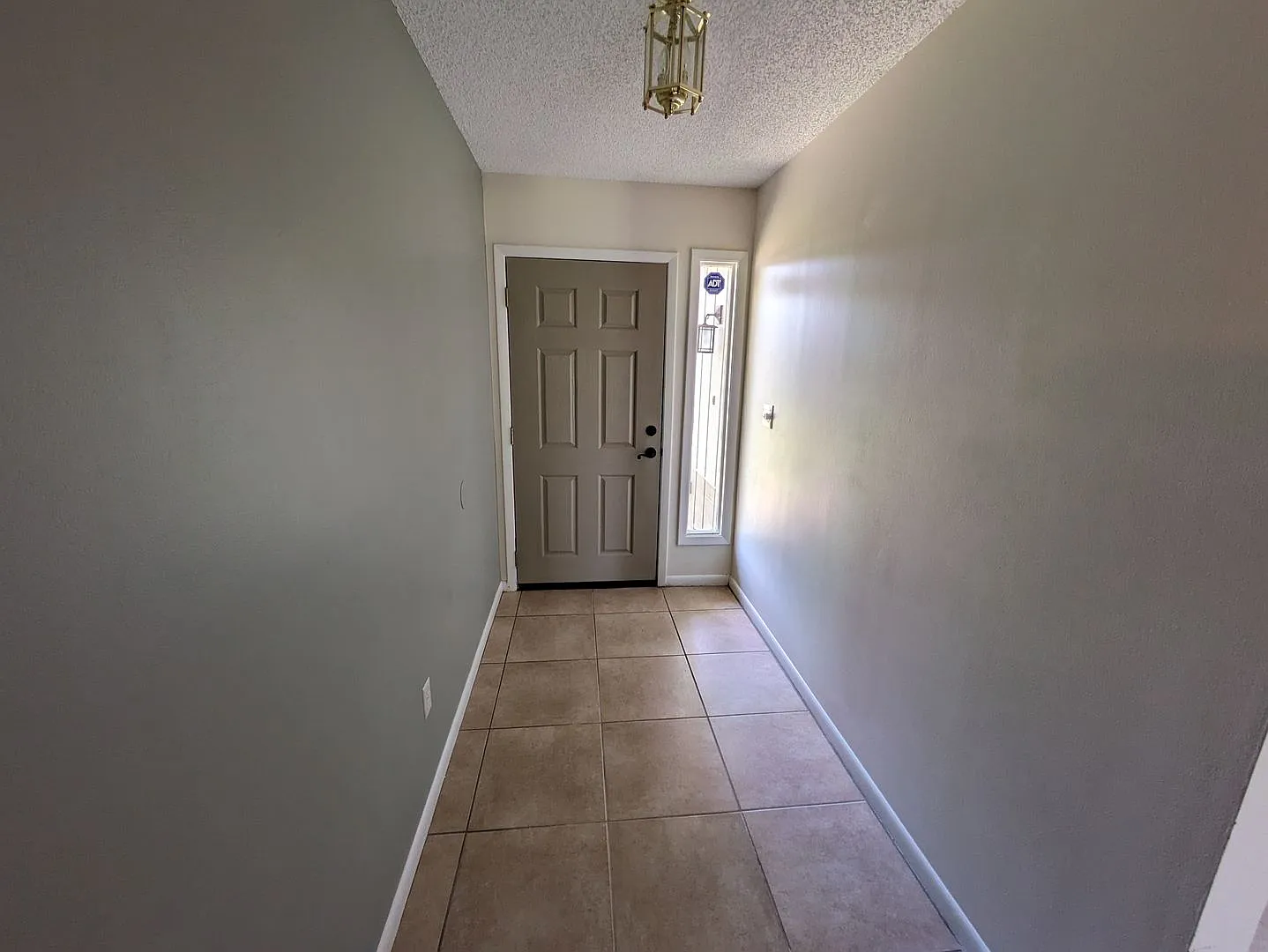 1 Story 3 Bed/2 Bath Large Home, Screened Porch, Fenced Yard — Photo 4