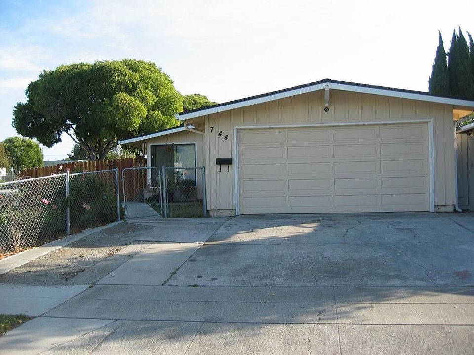 1st image of 744 Lakefair Dr
