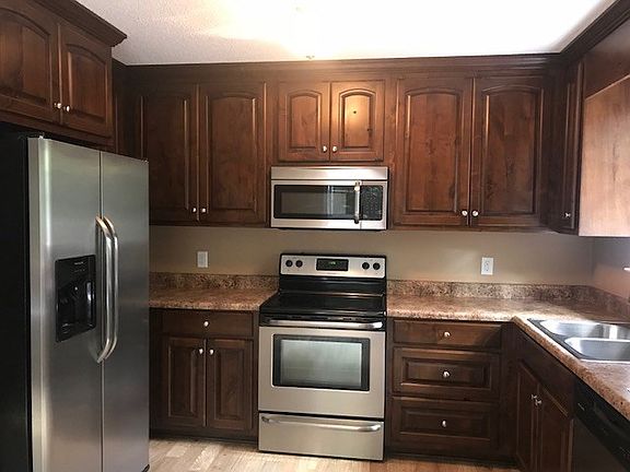 3rd image of 120 Lake Dr NW