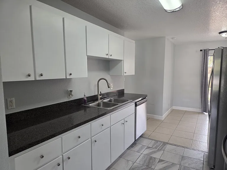 7436 Navajo Trl — Photo 11