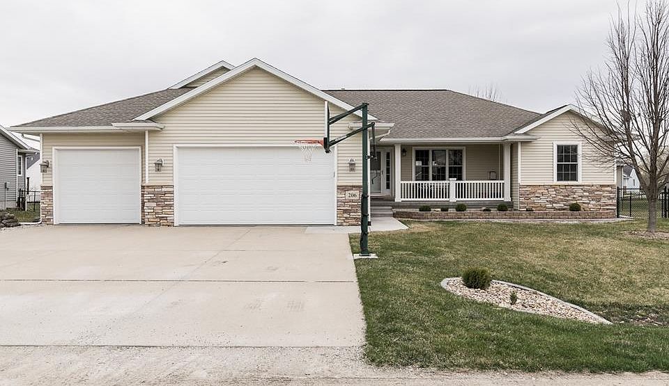 1st image of 206 Driftwood Cir