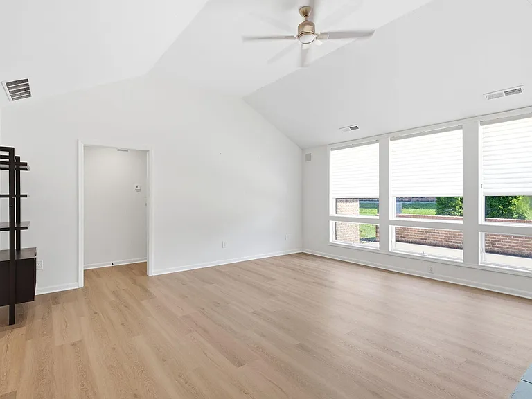 3711 Shadow Glen Ct — Photo 10
