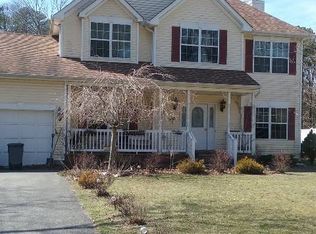 202 Swezey Ln, Middle Island, NY 11953
