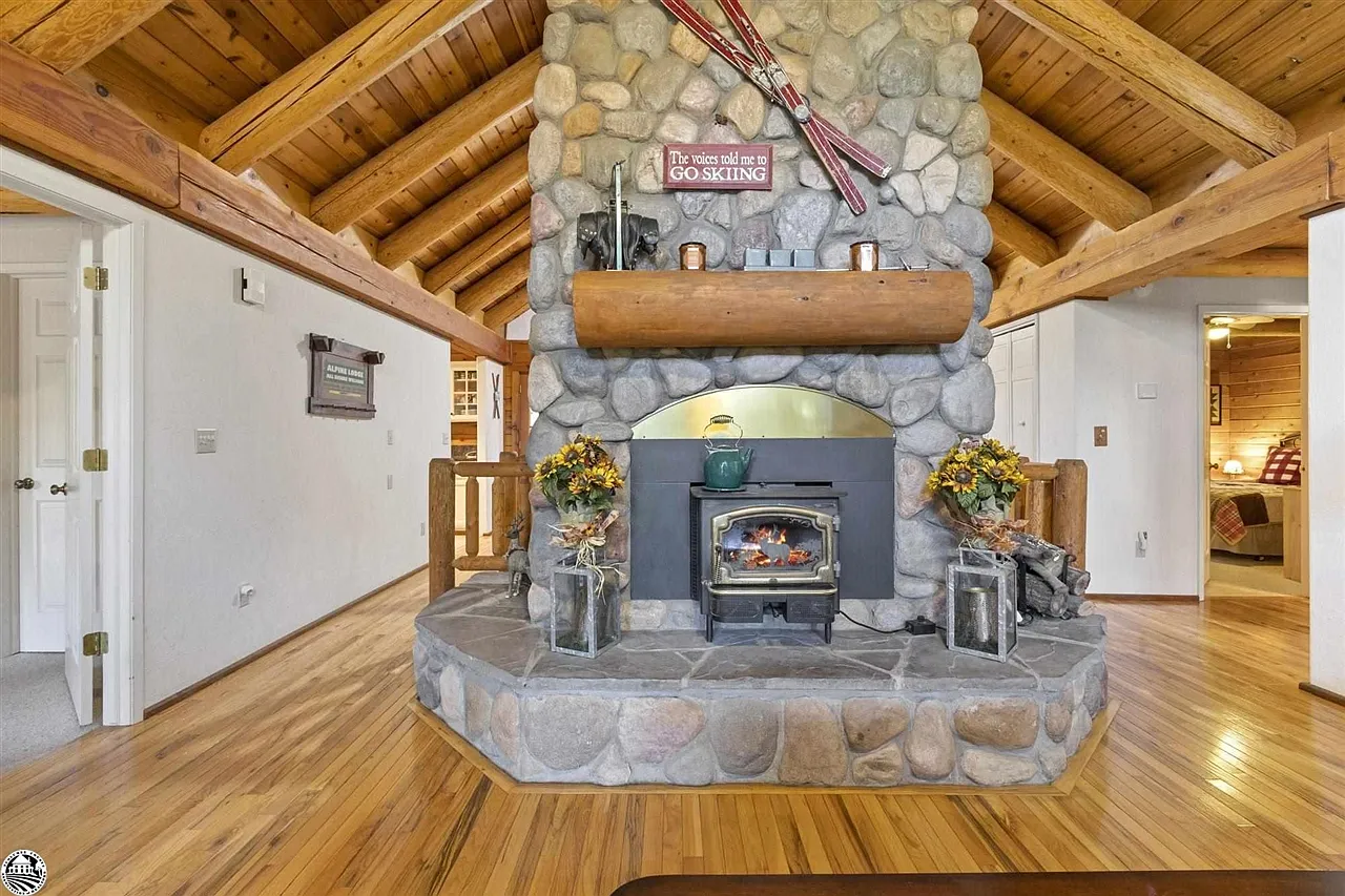 21585 Mount Provo Rd photo 1