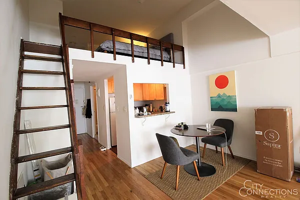 Rented by City Connections Realty | media 4