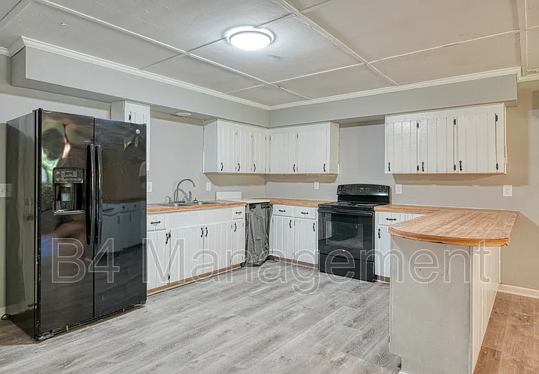 168 Cherokee Cir #2 — Photo 9
