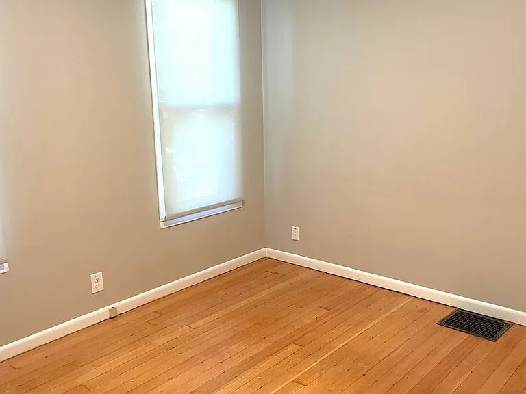 2411 W Woodlawn Ave — Photo 14