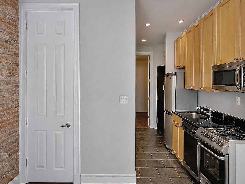 2nd image of 53 Leroy St APT 4A