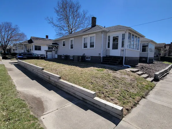 402 S McClun St, Bloomington, IL 61701