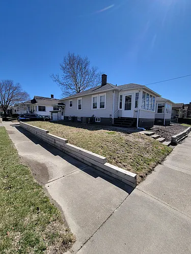 402 S McClun St Photo 1