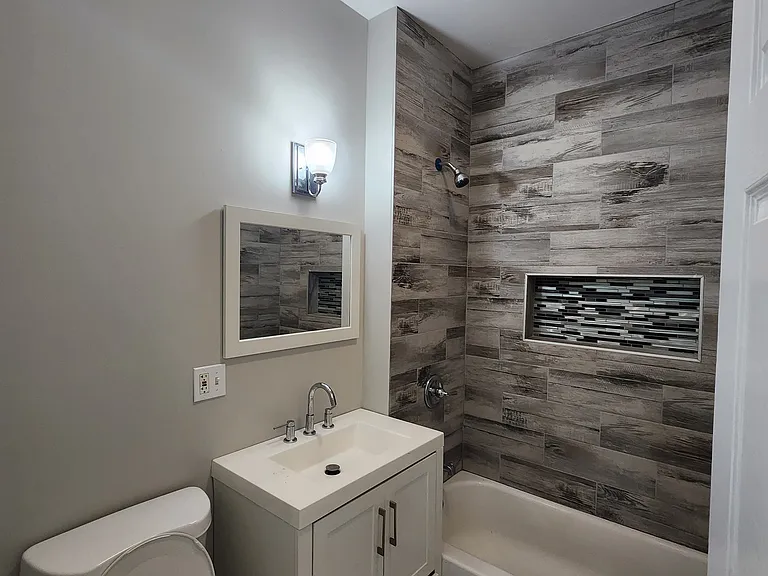 1530 S Central Park Ave #2 — Photo 5