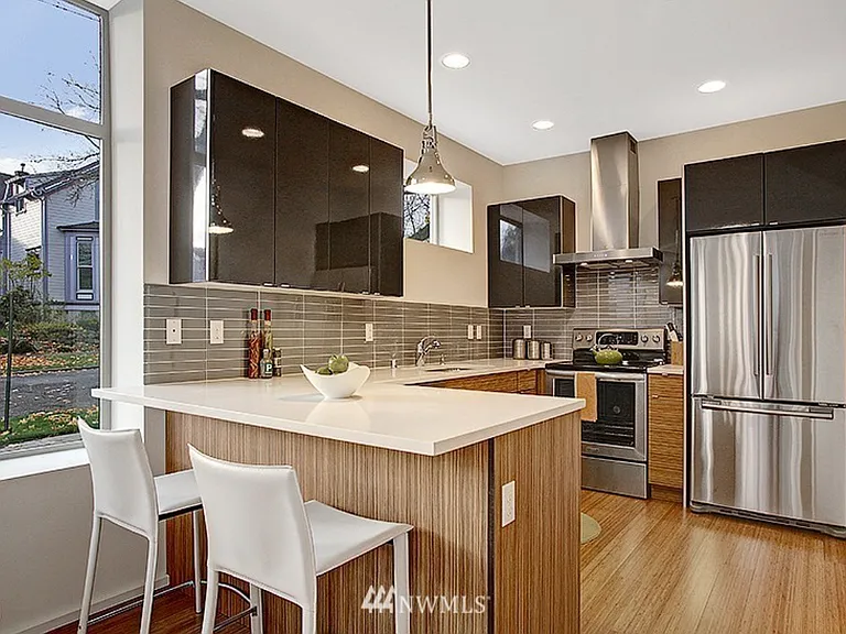 2500 S Dearborn St — Photo 3