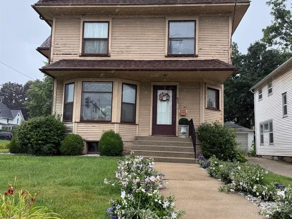 450 S West Ave, Freeport, IL 61032