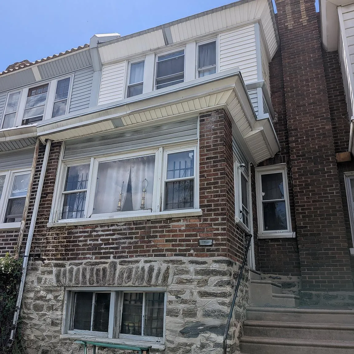 4 bed, 2.5 bath, 1344 sqft, $2,300 — Photo 1