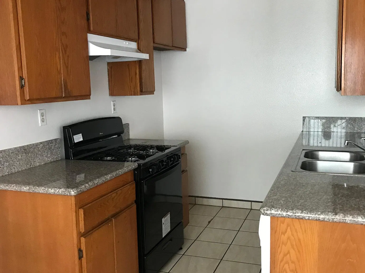 4840 Rosewood Ave — Photo 4