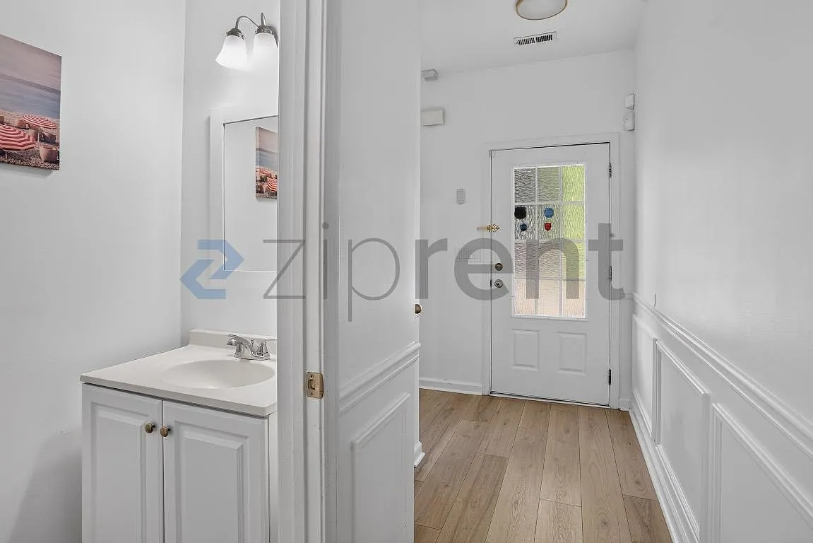 3 bed, 2.5 bath, 1590 sqft, $2,650 — Photo 3