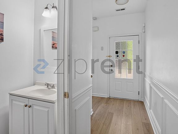 3rd image of 4251 Youngstown Cir