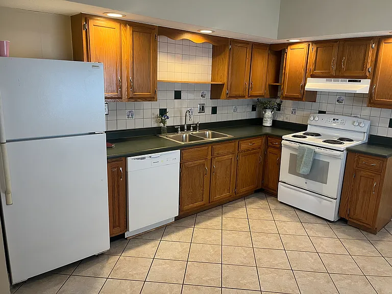535 S Belmont Ave — Photo 8