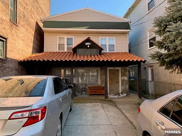 30 Emerson Ave #2F — Photo 1
