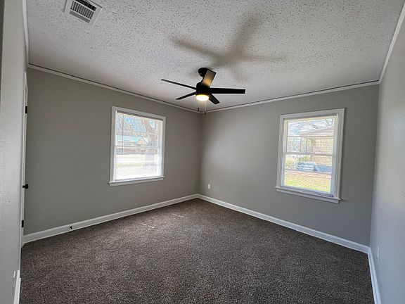 5th image of 376 Jeanne Dr