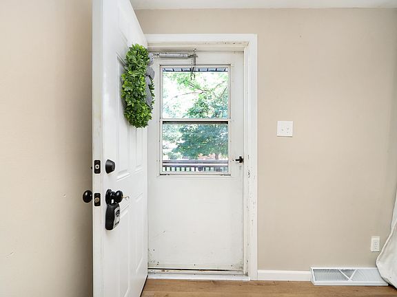 4th image of 816 Church Ave