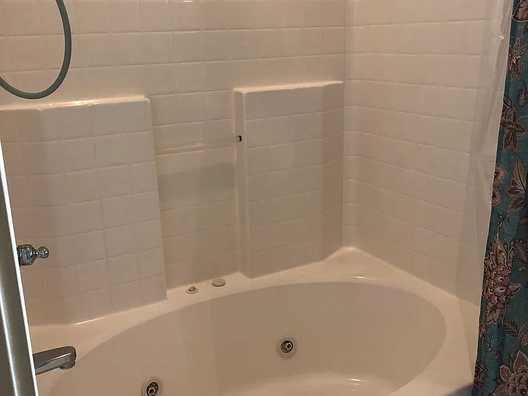 Master bedroom bath with jacuzzi tub