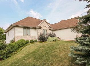 605 Cottage Ct, Cottage Grove, WI 53527