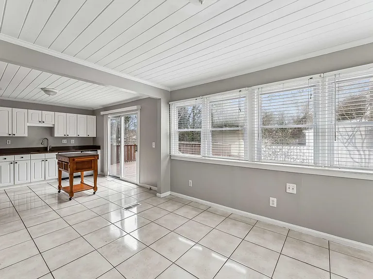 3503 Maple Ct — Photo 11