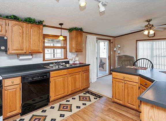 3rd image of 1901 S East Dr