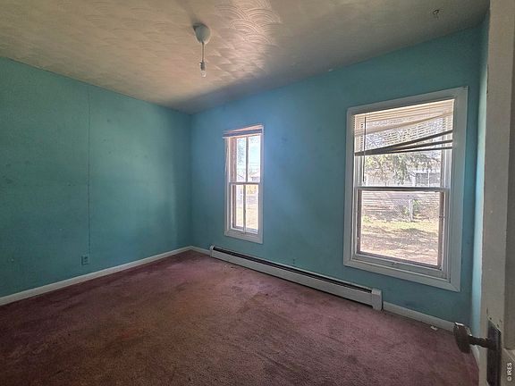 5th image of 410 Clifton St