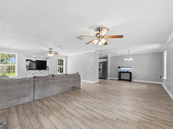 4th image of 203 Tiffany Cir