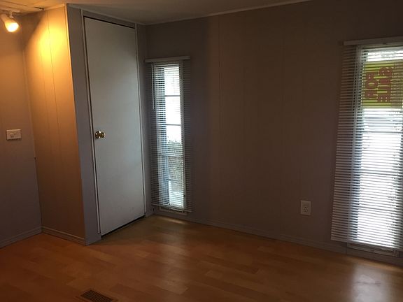 5th image of 169 Jamestown Ave